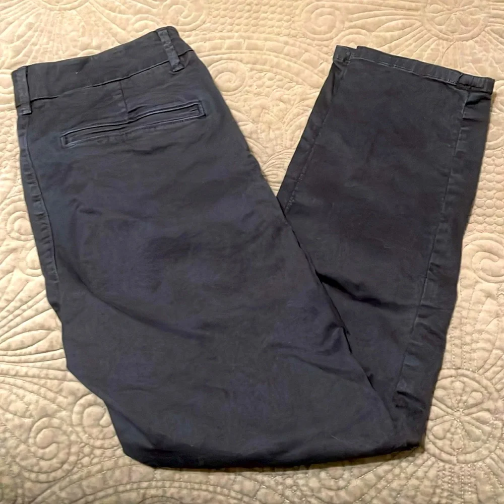 VINCE Chinos pants. Size 28 Waist - Picture 3 of 6